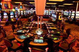 Antarmuka modern c1000 menampilkan sports betting dan live casino